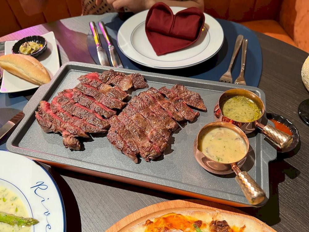 Its signature top blade steak delivers melt-in-your-mouth tenderness (Source: Internet)